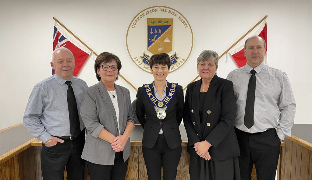 From left to right: Councillor Roger Lachance, Councillor Angèle Beauvais, Mayor Johanne Baril, Councillor Carole Lessard, Councillor Alain Tremblay